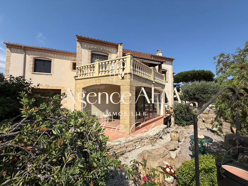 Maison - 230 m² - 8 pièces