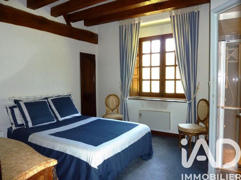 Maison - 260 m² - 10 pièces