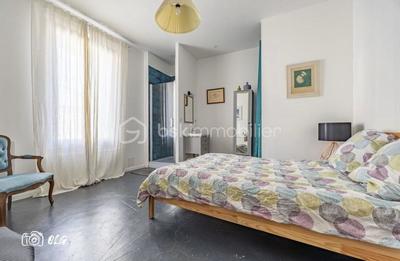 Demeure - 240 m² - 7 pièces