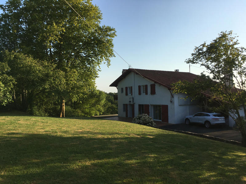 Maison - 258 m² - 9 pièces