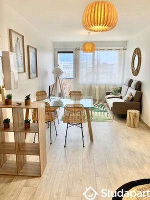 Appartement - 97 m² - 7 pièces