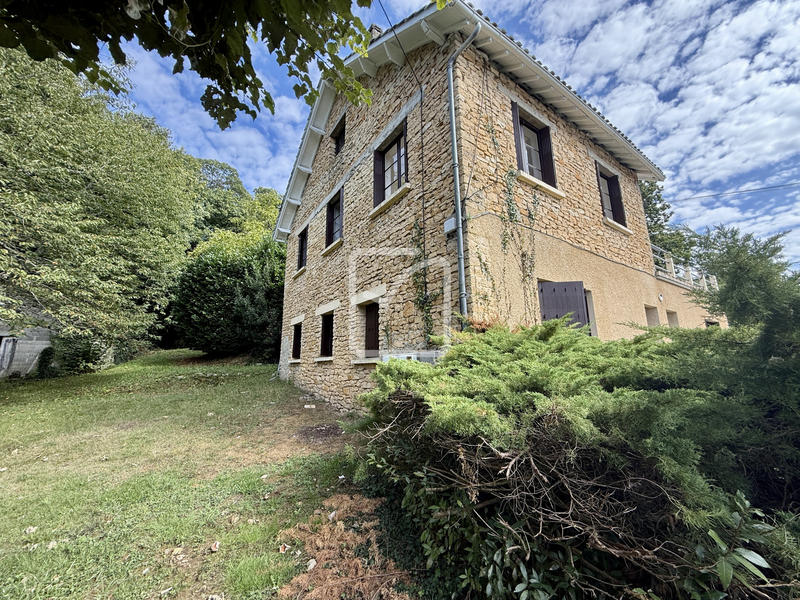 Maison - 230 m² - 9 pièces