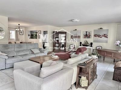 Maison - 194 m² - 7 pièces