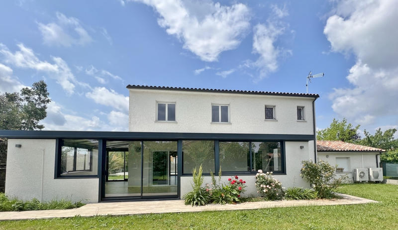 Villa - 213 m² - 8 pièces