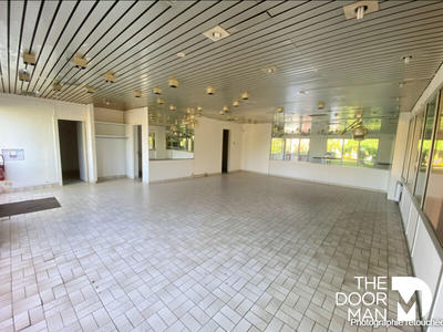 Local commercial - 89 m² - 3 pièces
