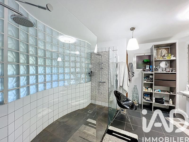 Maison - 252 m² - 6 pièces