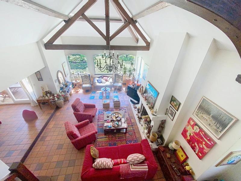 Maison - 204 m² - 7 pièces