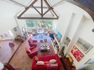 Maison - 204 m² - 7 pièces