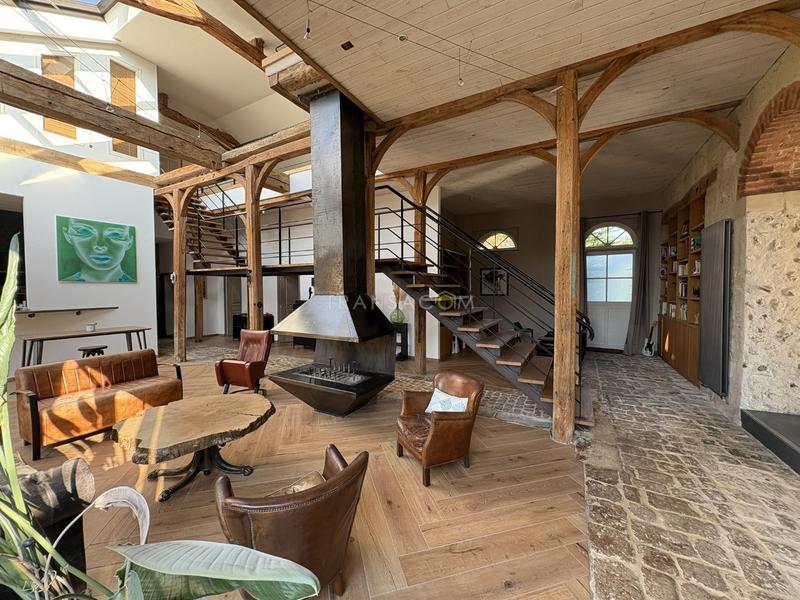 Maison - 375 m² - 7 pièces