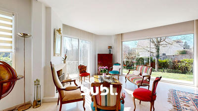 Maison - 302 m² - 12 pièces