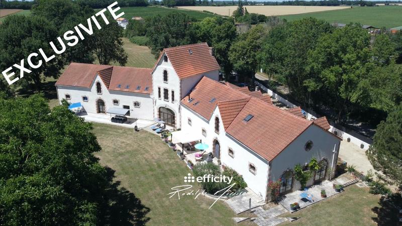 Demeure - 815 m² - 30 pièces