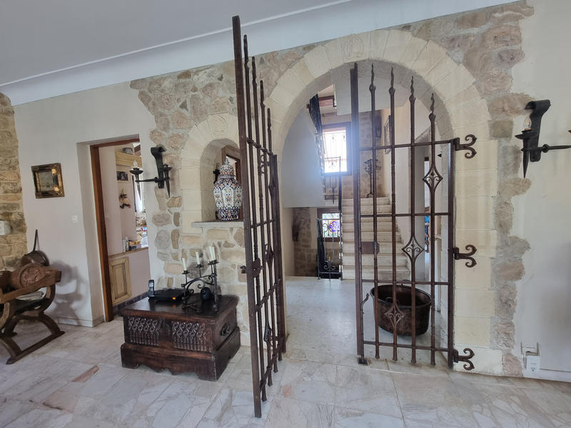 Propriété - 270 m² - 8 pièces