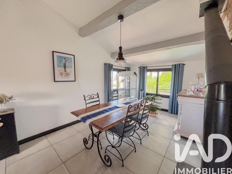 Maison - 204 m² - 9 pièces