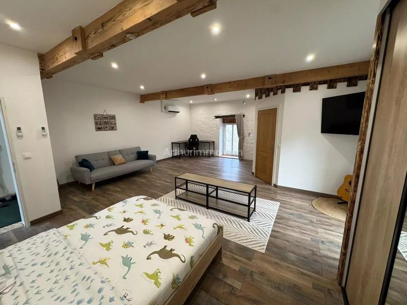 Maison - 595 m² - 5 pièces