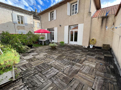 Maison - 221 m² - 6 pièces