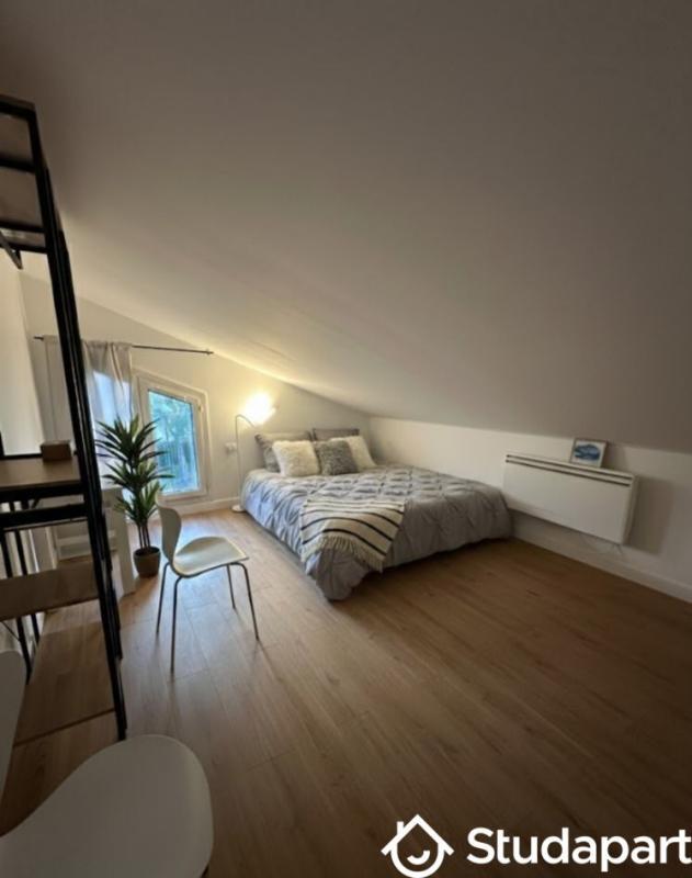 Chambre - 11 m² - 1 pièce