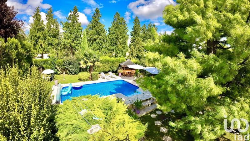 Maison - 215 m² - 7 pièces