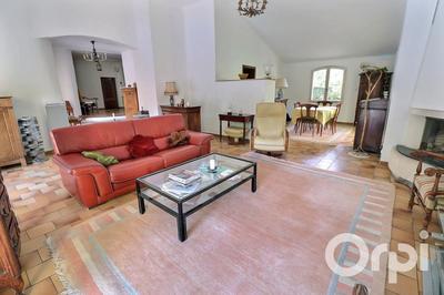 Maison - 247 m² - 7 pièces