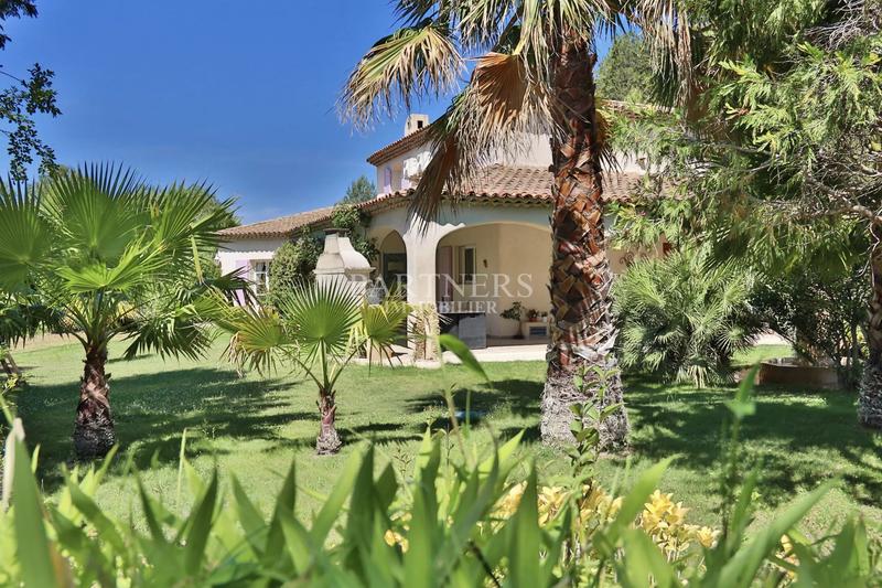 Maison - 240 m² - 9 pièces