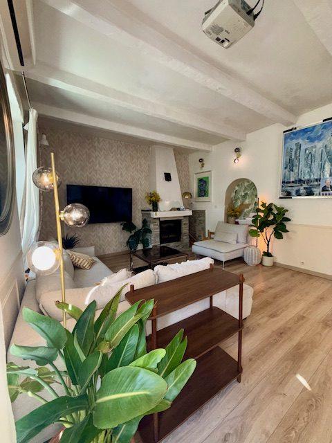 Appartement - 82 m² - 6 pièces
