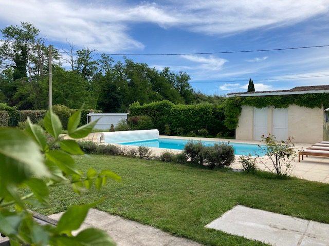 Maison - 203 m² - 10 pièces