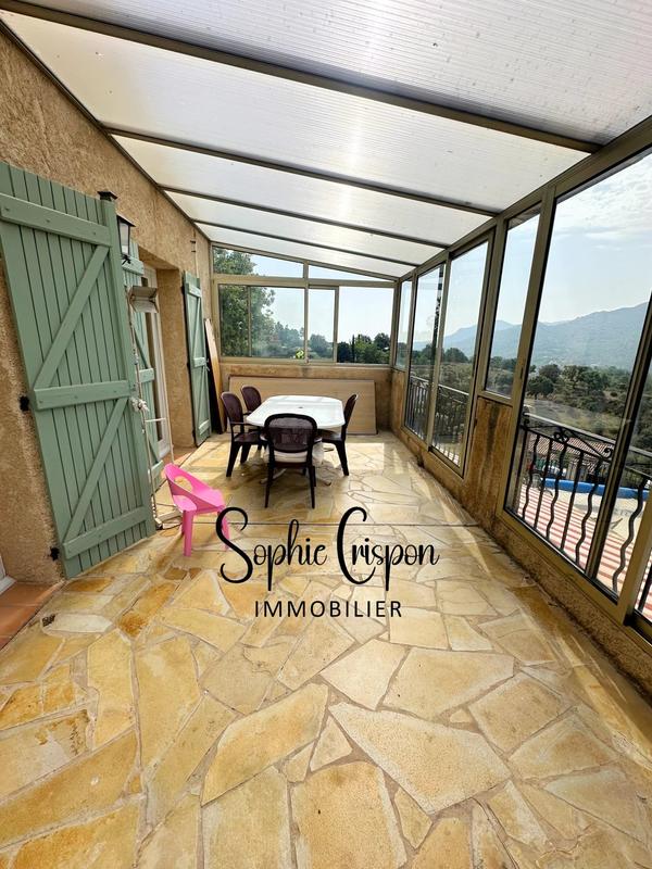 Villa - 245 m² - 8 pièces