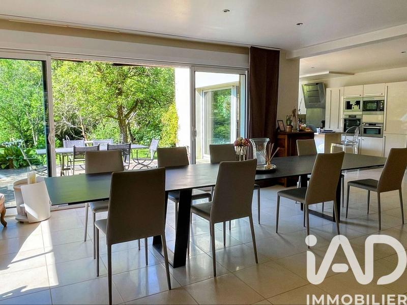 Maison - 365 m² - 12 pièces