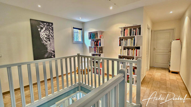 Maison - 215 m² - 6 pièces