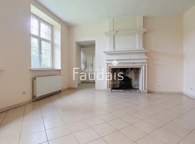 Propriété - 300 m² - 20 pièces