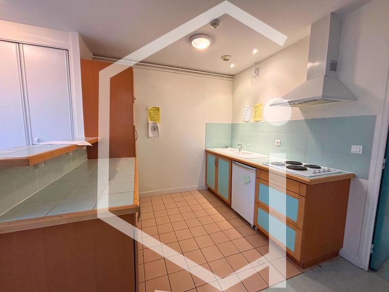 Maison - 325 m² - 18 pièces