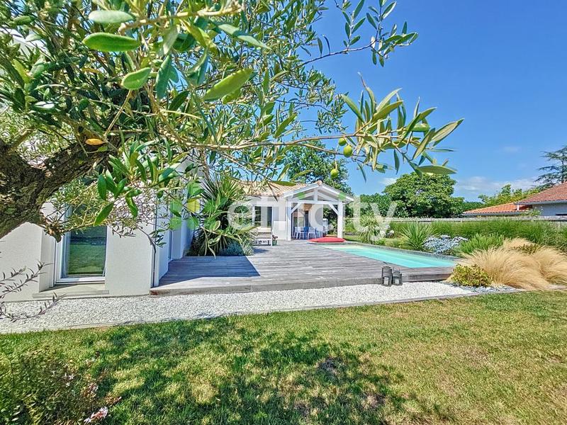 Maison - 110 m² - 4 pièces