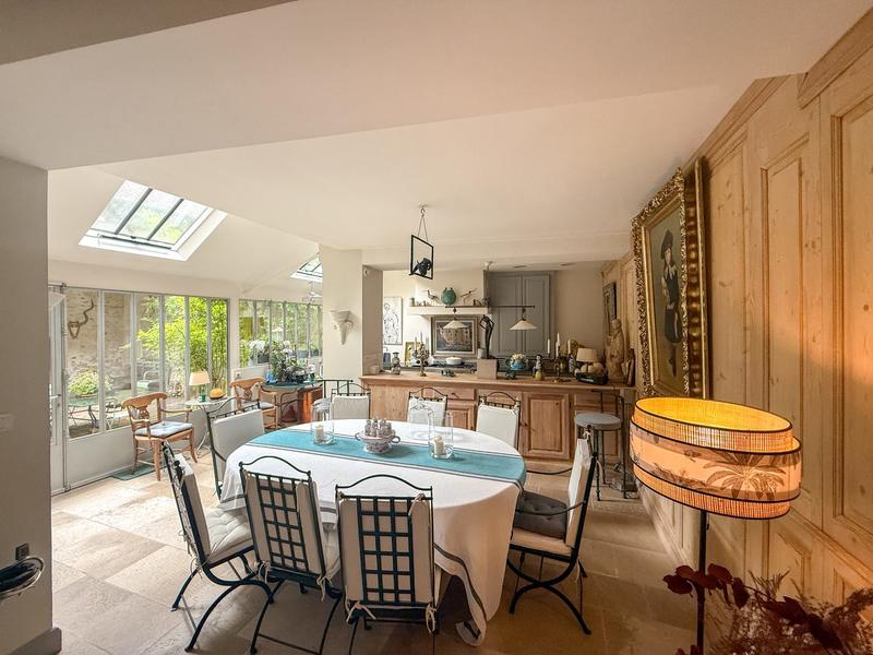 Maison - 280 m² - 10 pièces