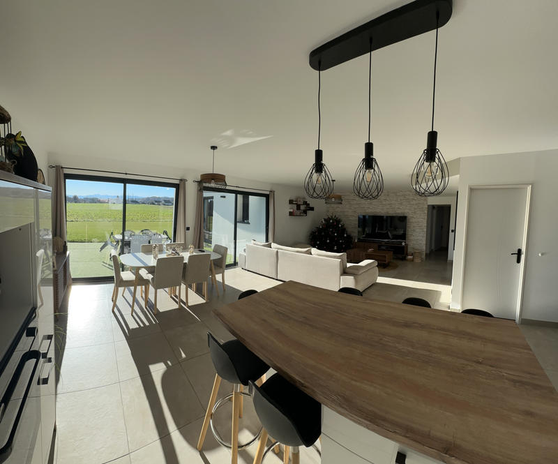 Maison - 137 m² - 7 pièces