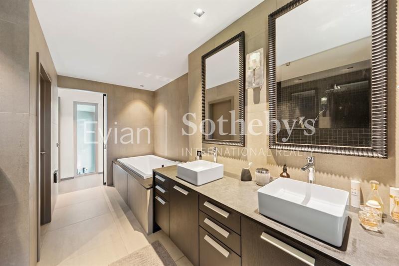 Maison - 302 m² - 7 pièces