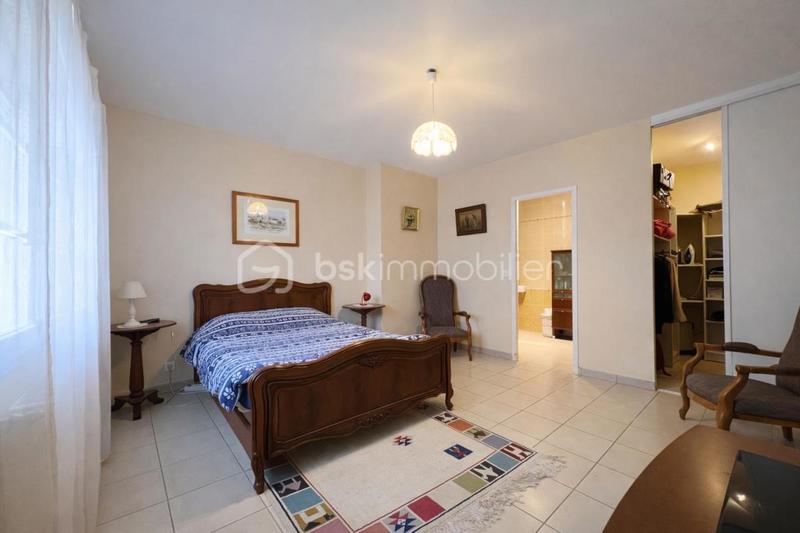 Maison - 202 m² - 10 pièces