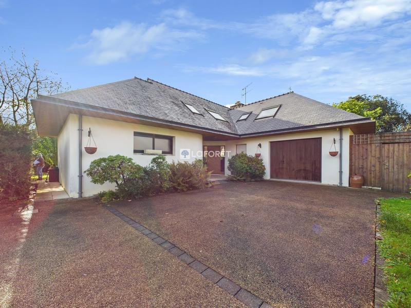 Maison - 215 m² - 7 pièces