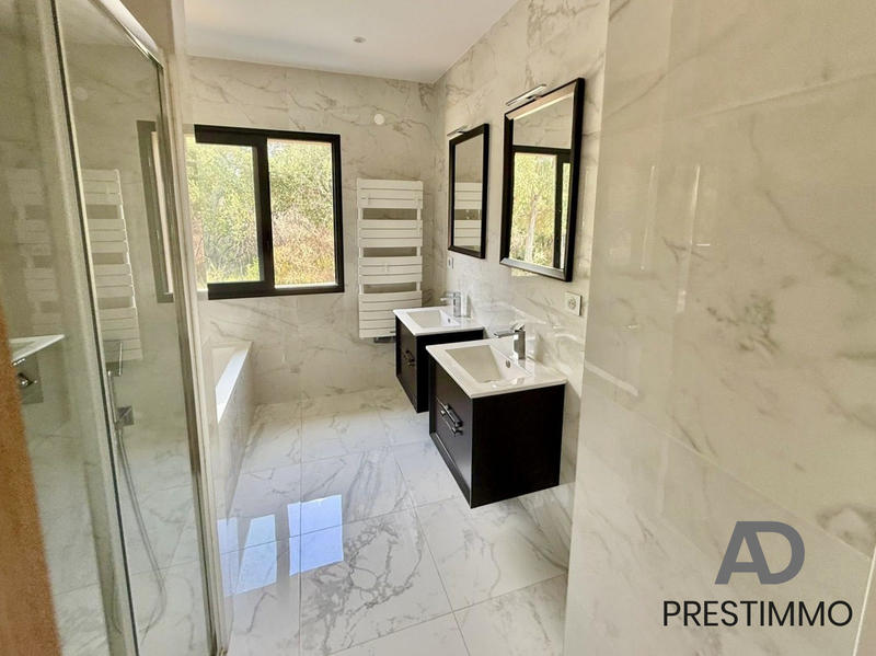 Villa - 250 m² - 6 pièces