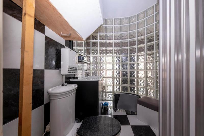 Maison - 218 m² - 8 pièces