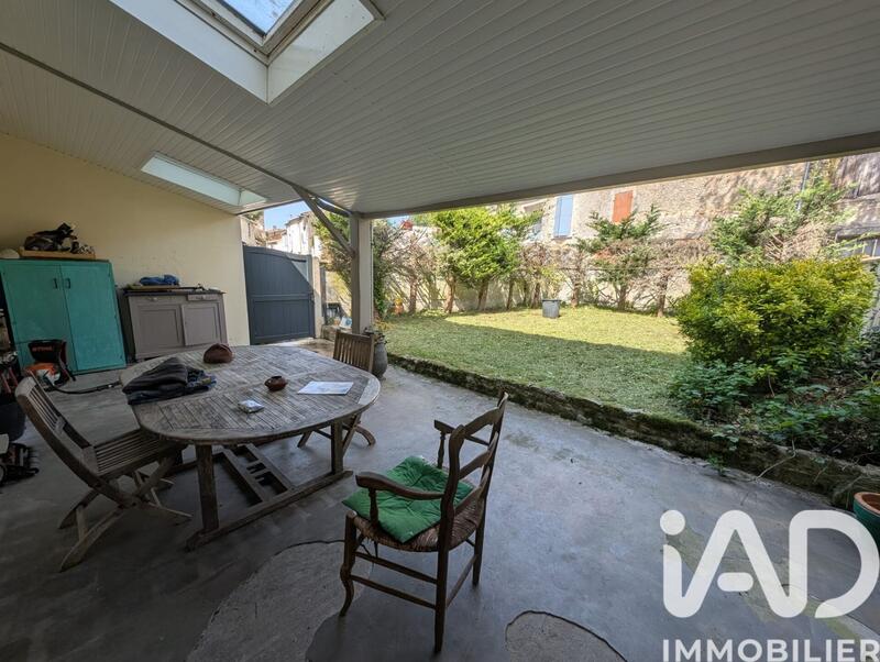 Maison - 250 m² - 9 pièces