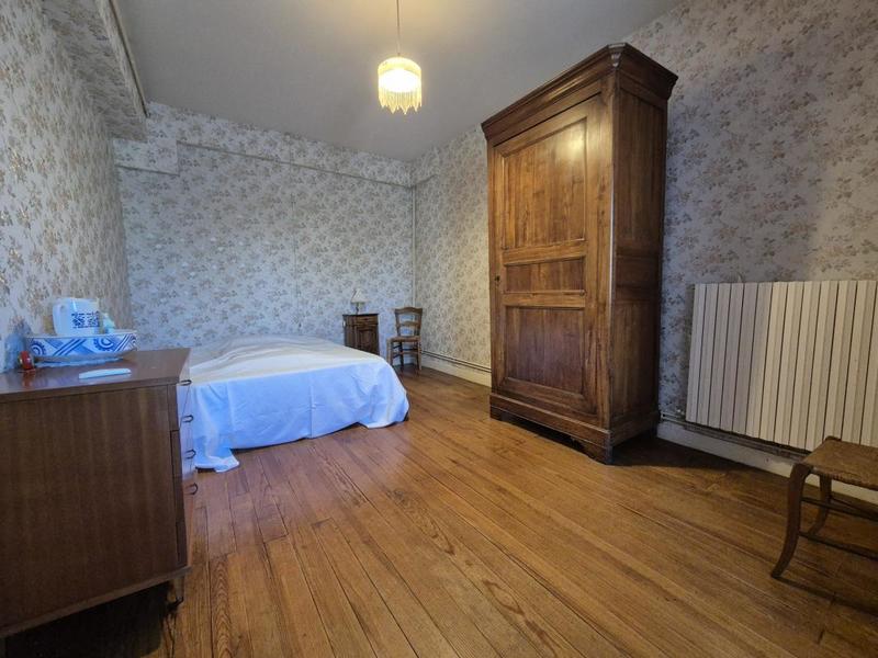 Maison - 213 m² - 10 pièces