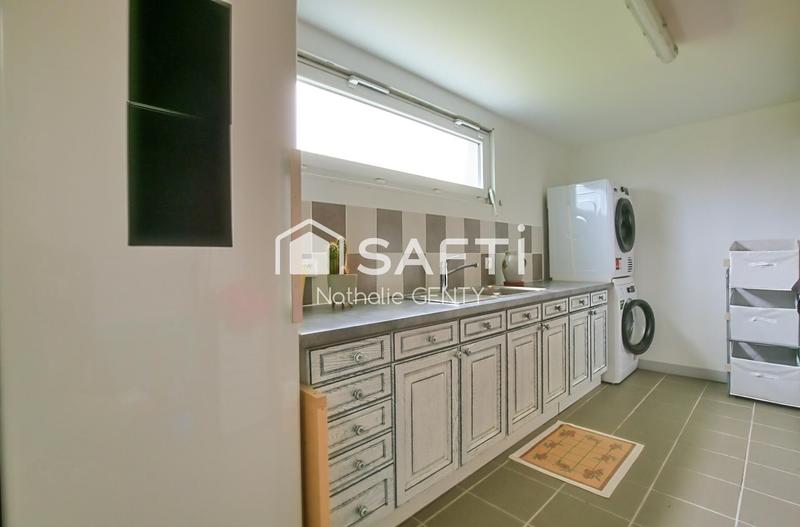 Maison - 195 m² - 9 pièces