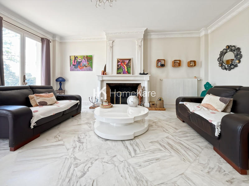 Appartement - 160 m² - 4 pièces