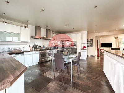 Maison - 280 m² - 9 pièces