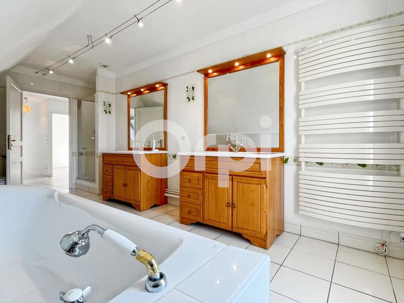 Maison - 177 m² - 6 pièces