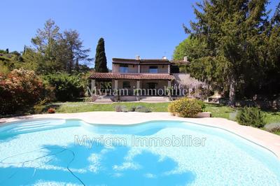 Maison - 240 m² - 6 pièces