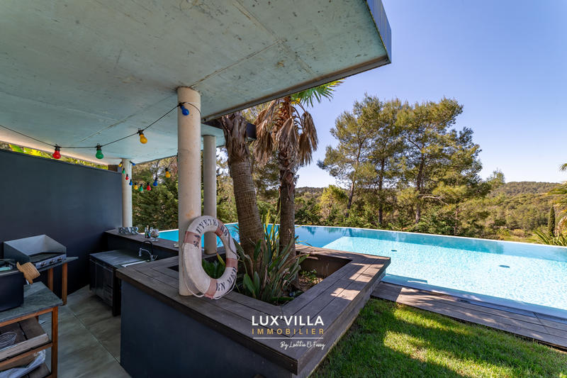 Villa - 397 m² - 10 pièces