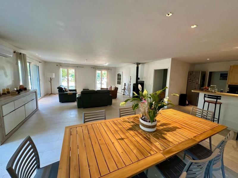 Maison - 274 m² - 11 pièces