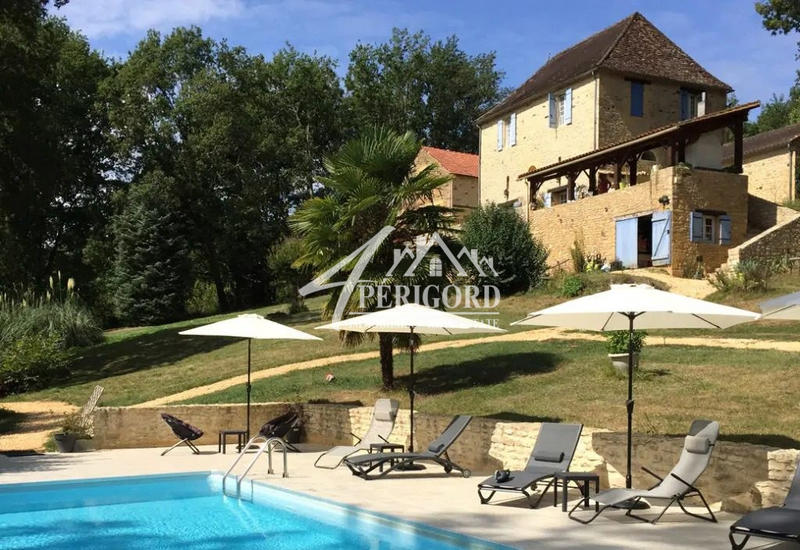 Maison - 555 m² - 16 pièces