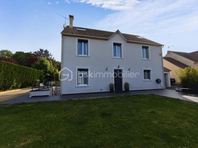 Maison traditionnelle - 251 m² - 7 pièces