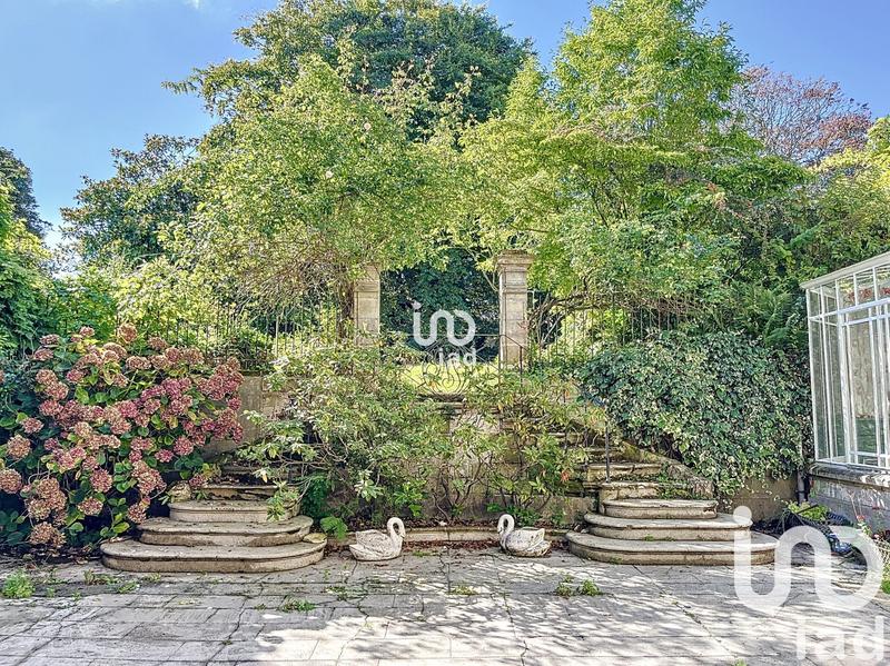 Maison - 416 m² - 17 pièces